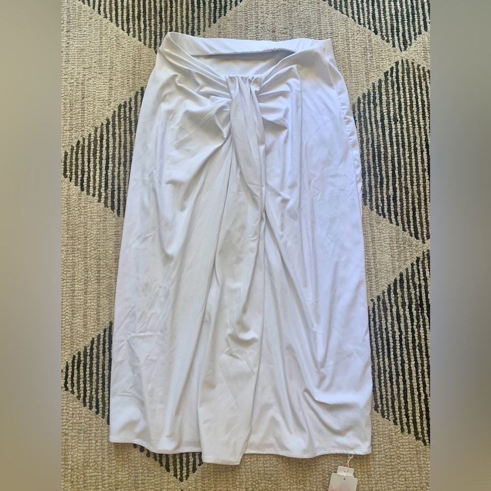 Skin Worldwide NWT Skylar Sarong in White Women’s Medium Swimsuit Cover Skirt  M
